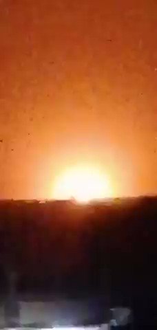 Explosion near the military base in the Al-Omar oil field, east of Deir ez-Zor
