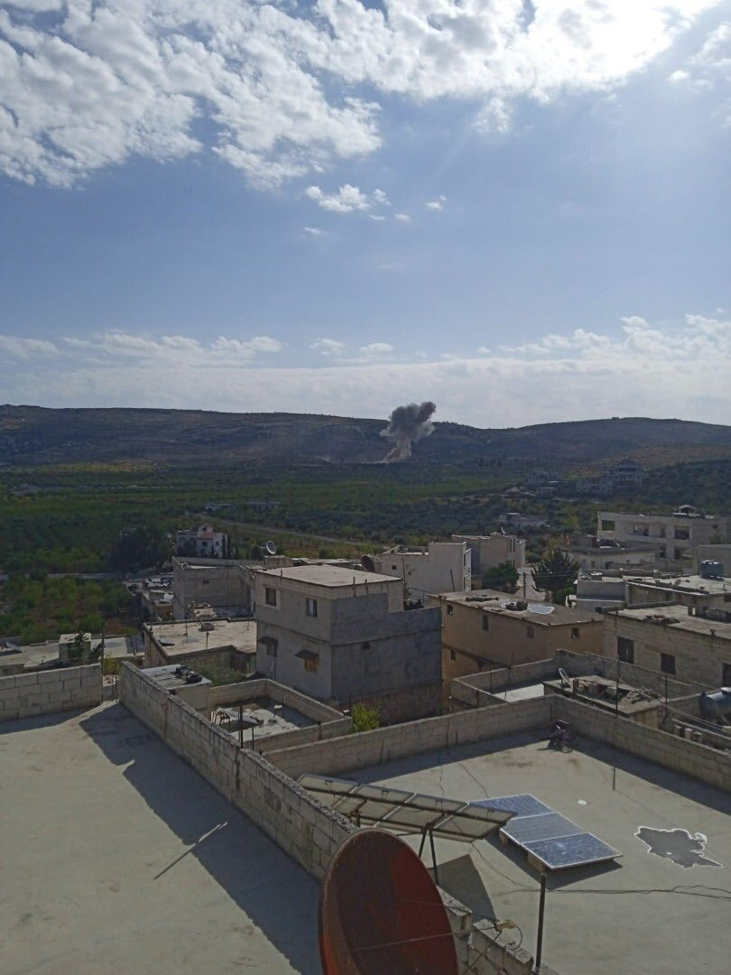 Russian warplanes start their day by bombing the vicinity of Urm al-Joz town, south of Idlib