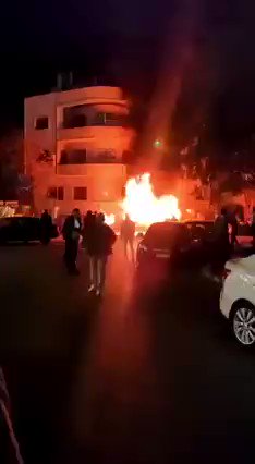 Reports from Syria tфst an explosion occurred the Sharqiya roundabout in Al-Mazzeh neighborhood. Unclear what the circumstances behind the explosion are
