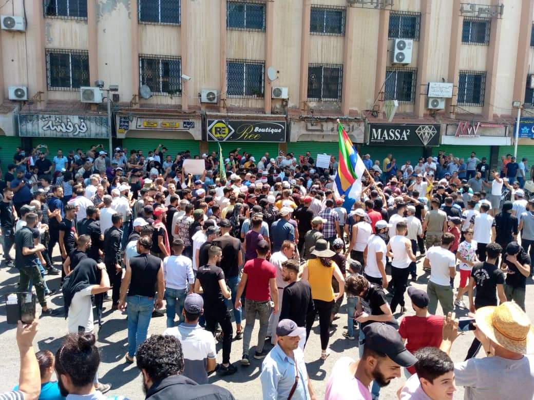 Syria: photos of today's anti-government protests in Suwayda