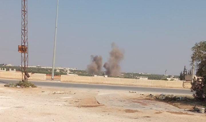 Pro-Assad forces bombard, with heavy artillery and rocket launchers, Sarmin, east of Idlib