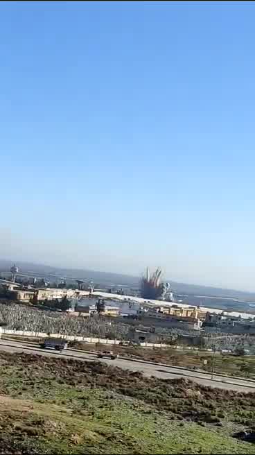 Russian warplanes launch air strikes on the vicinity of the city of Idlib