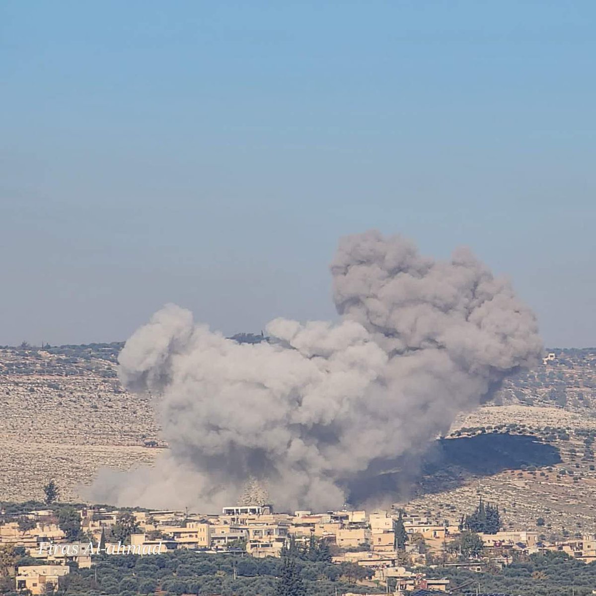 Warplanes target the western outskirts of Idlib city, Sheikh Bahr  axis