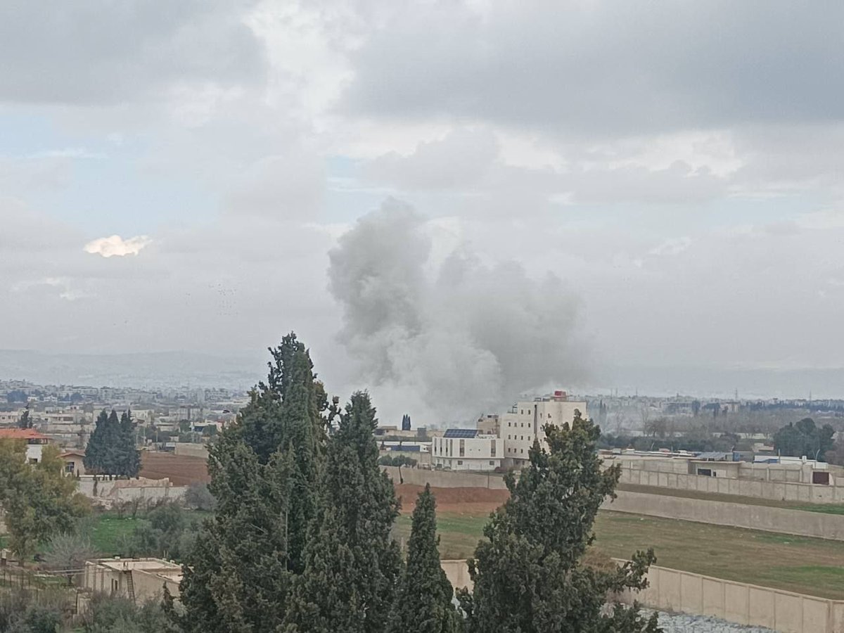 Israeli army launched raids on the Damascus countryside a short while ago