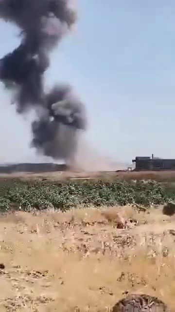While there are conflicting reports if the woman arrested today by Assad's Intelligence in Damascus was freed, local fighters attacked a government checkpoint (video) near Inkhil (N. Daraa). government tanks are shelling the outskirts of the town