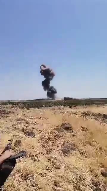 While there are conflicting reports if the woman arrested today by Assad's Intelligence in Damascus was freed, local fighters attacked a government checkpoint (video) near Inkhil (N. Daraa). government tanks are shelling the outskirts of the town