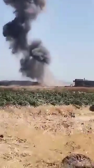 While there are conflicting reports if the woman arrested today by Assad's Intelligence in Damascus was freed, local fighters attacked a government checkpoint (video) near Inkhil (N. Daraa). government tanks are shelling the outskirts of the town