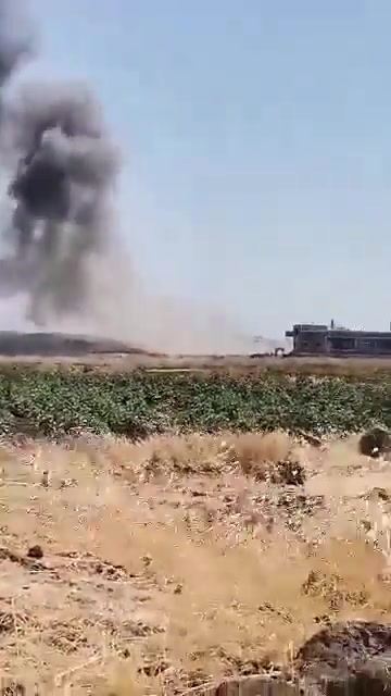 While there are conflicting reports if the woman arrested today by Assad's Intelligence in Damascus was freed, local fighters attacked a government checkpoint (video) near Inkhil (N. Daraa). government tanks are shelling the outskirts of the town