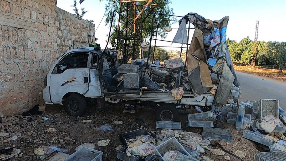 Syria: a swarm of Russian-made FPV drones struck this morning area of Sarmin-Nayrab (SE. Idlib). Again, random civilian targets hit including a truck carrying bread & a well-drilling machine.11 drones launched in total; several were shot down