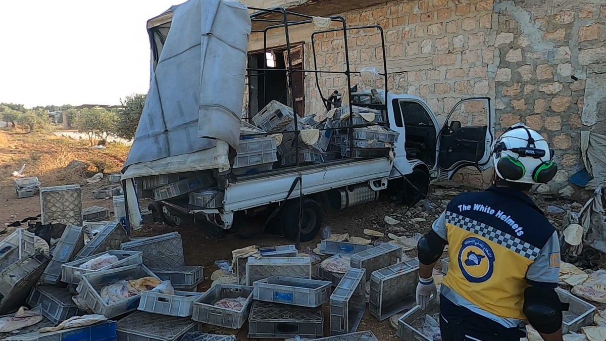 Syria: a swarm of Russian-made FPV drones struck this morning area of Sarmin-Nayrab (SE. Idlib). Again, random civilian targets hit including a truck carrying bread & a well-drilling machine.11 drones launched in total; several were shot down