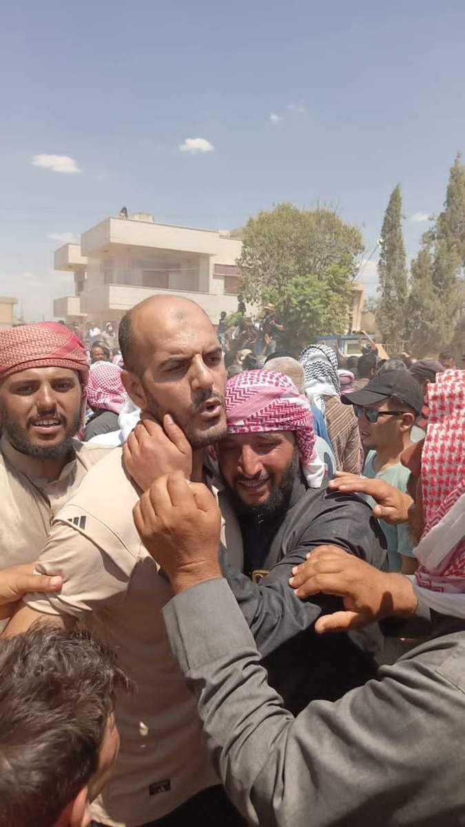 Les prisonniers de l'Etat islamique (de bas niveau) sont libérés de la prison d'Alaya à Qamishli, au nord de Hasakah. 111 prisonniers seront libérés aujourd'hui