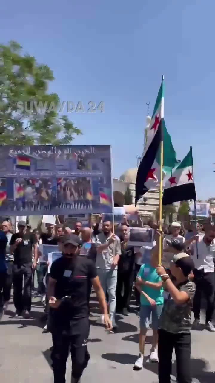 Gouvernement Suwayda, Südsyrien: Syrer demonstrieren für den Sturz des Diktators Bashar al-Assad und seiner Regierung, für Freiheit, Demokratie und Gerechtigkeit