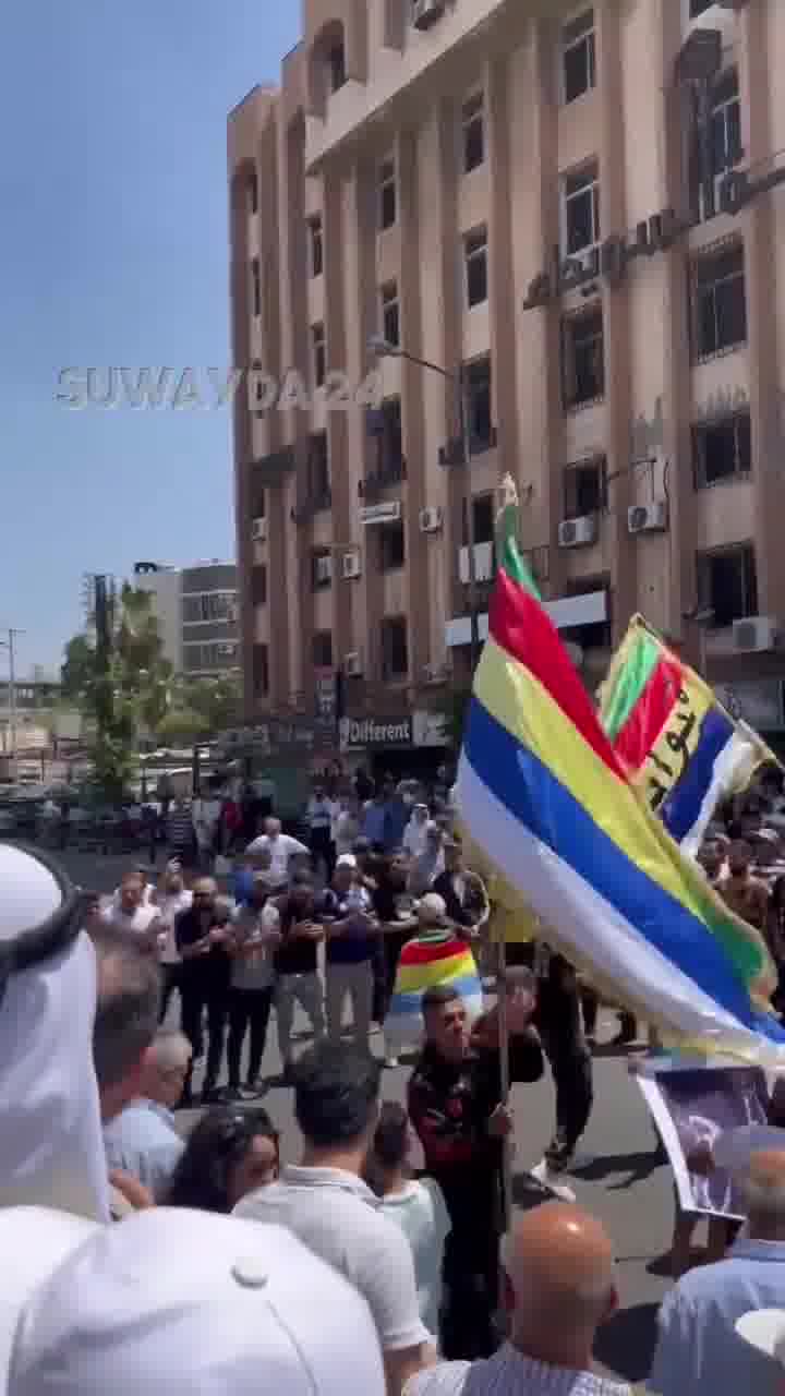 Gobernación de Suwayda, sur de Siria: los sirios se manifiestan por el derrocamiento del dictador Bashar al-Assad y su gobierno, por la libertad, la democracia y la justicia