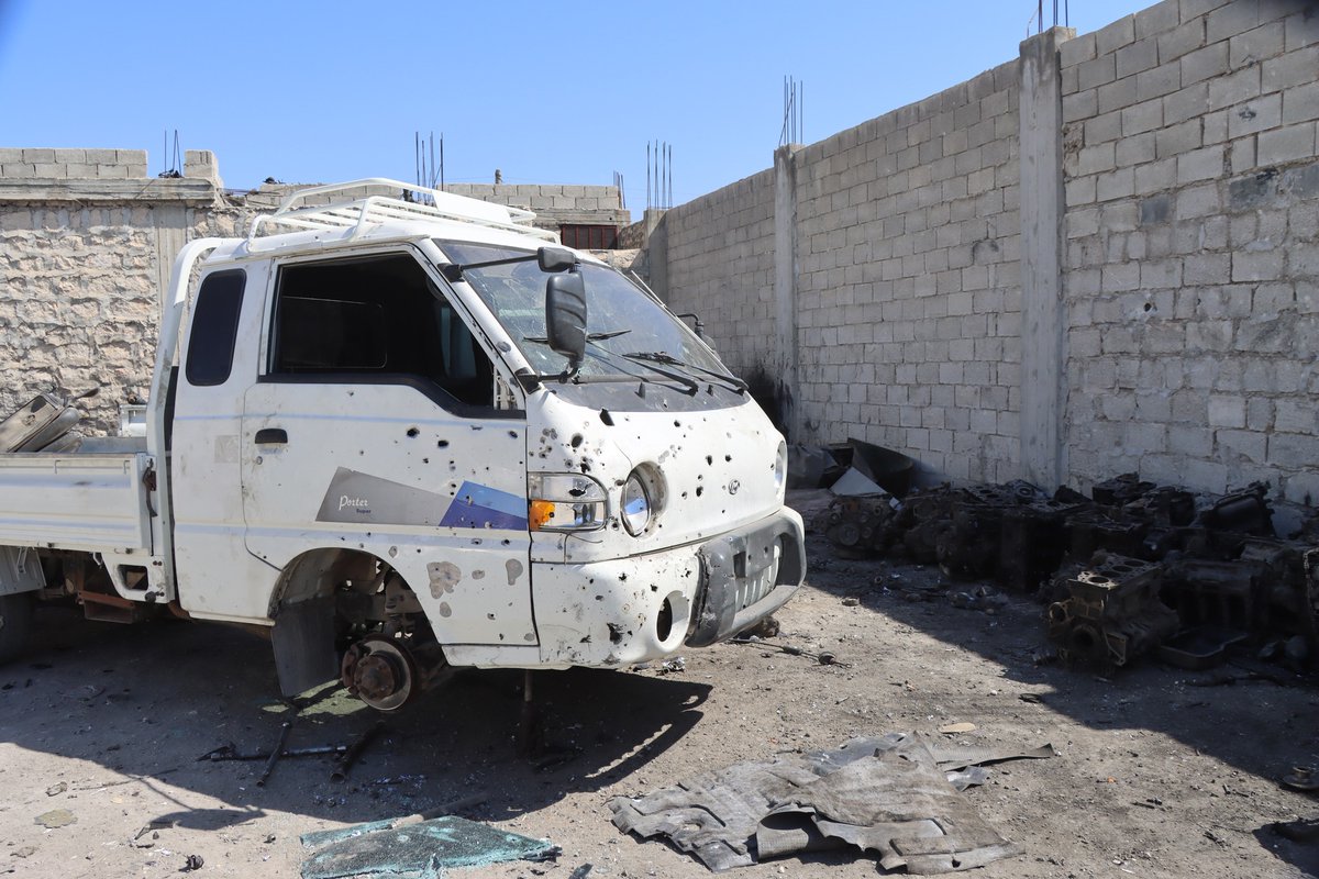 Syria: this morning Assad's forces targeted the W. Aleppo countryside with at least 10 Russian-made FPV drones.At least 6 cars and houses were struck in Atareb and Kafr Noran. Several drones were shot down by the residents with hunting guns. One child wounded in one of the houses