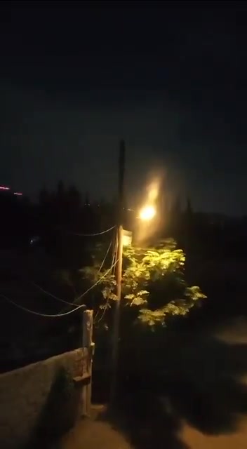 Imagens dos confrontos ao amanhecer. Agora, nos territórios ocupados pela Turquia (Afrin-Jarabulus), a internet celular foi cortada, algumas áreas têm uma conexão de internet fraca