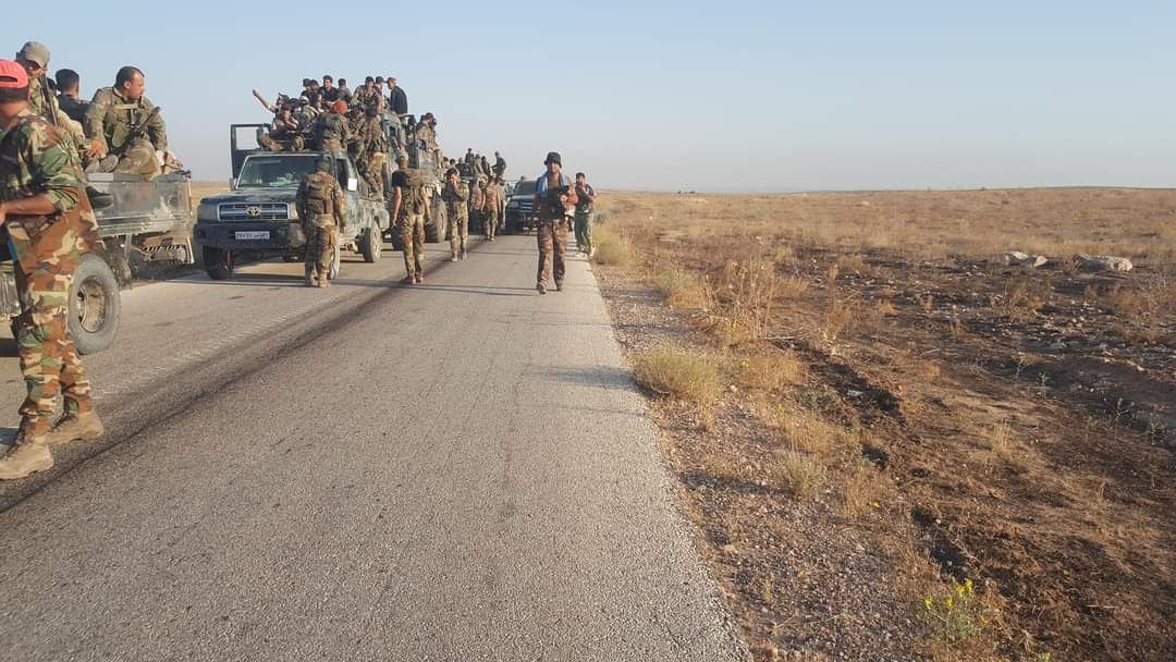 Syria: Siły Assada (w tym 25. Dywizja - była jednostka Tiger Forces) wysyłają posiłki do prowincji E. Homs, w związku z przewidywanymi operacjami przeczesywania terenu przeciwko ISIS na centralnej pustyni (Badia)