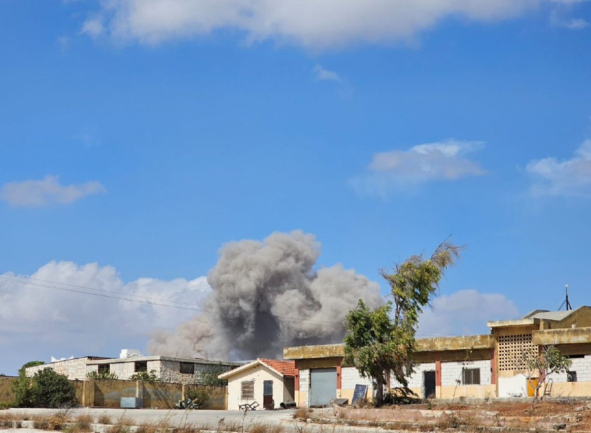 Russische Luftangriffe am Stadtrand von Idlib