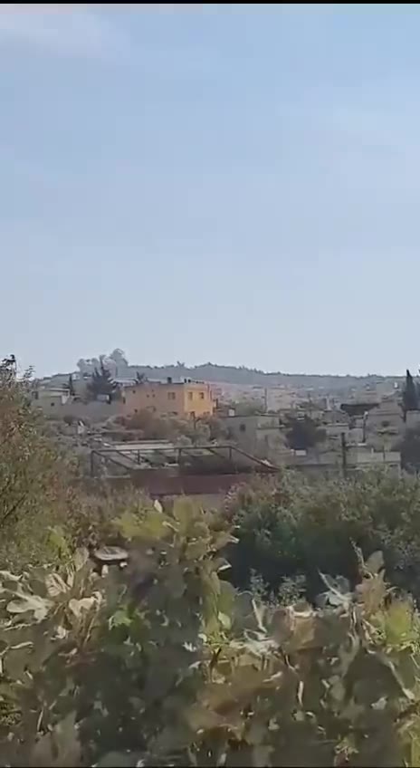 Jusqu'à 21 raids aériens russes ciblant les environs de la ville d'Idlib, sa campagne et la campagne côtière. Au cours de cette journée