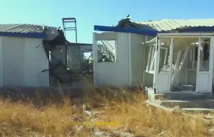 Dün gece Türk yapımı İHA'nın bombalaması sonucu Ayn İsa kentinin batı kırsalında bulunan Kobani sanayi tesisine düzenlenen hava saldırılarından görüntüler