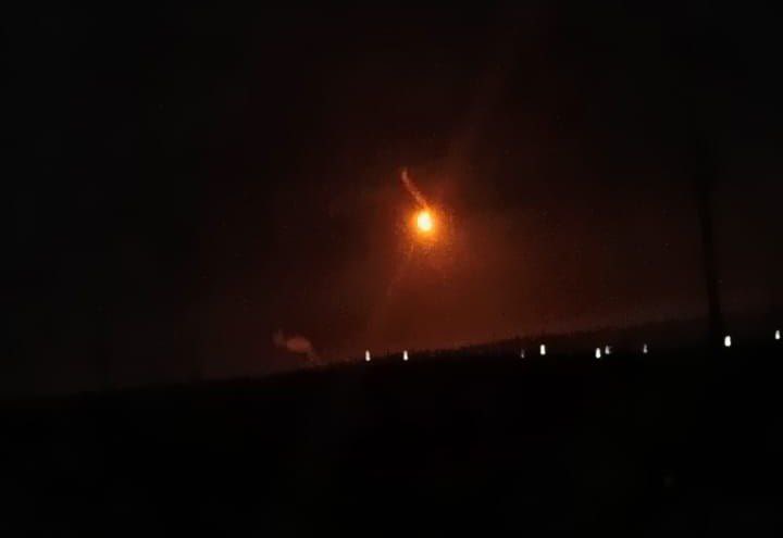 Clashes between the SDF and the SNA at the Jarabulus frontline. Looks like the SDF raided a SNA outpost. Flares have been launched by the SNA; the picture is from SNA PoV