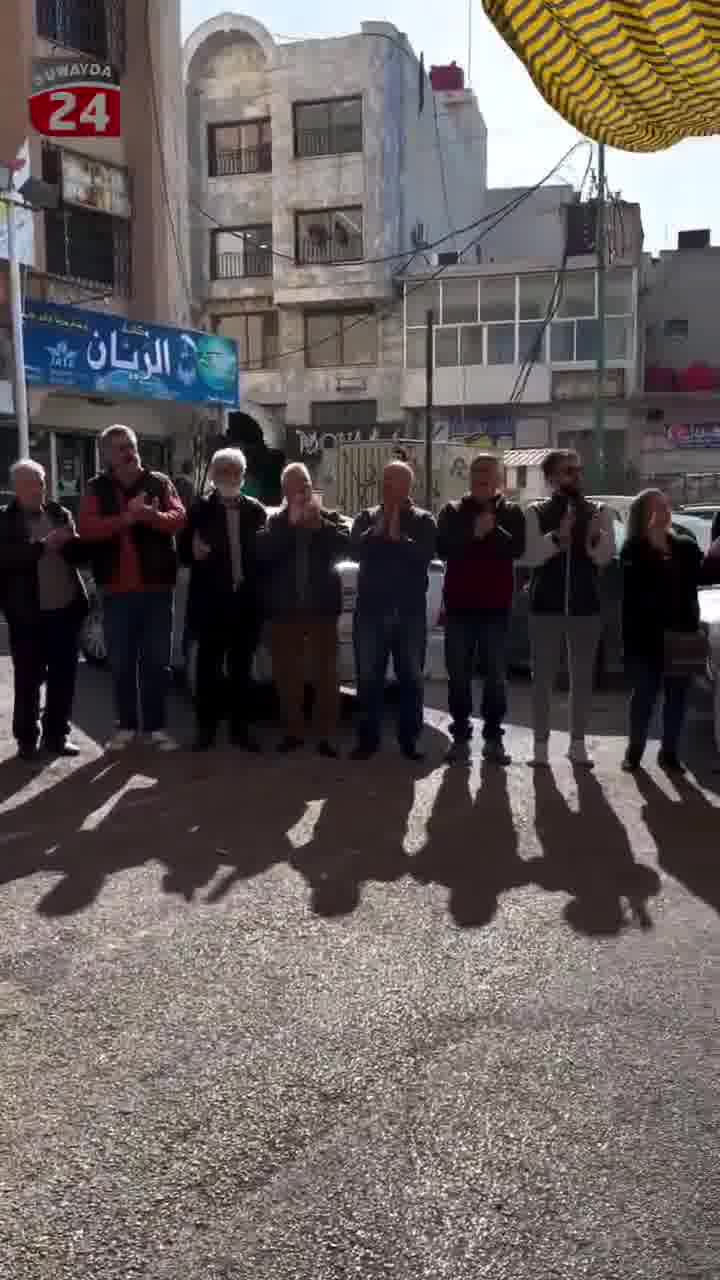 Anti-Assad protesters in the Druze city of Suwayda gathered to voice their solidarity with the people of Aleppo as they're once again being bombarded by the government