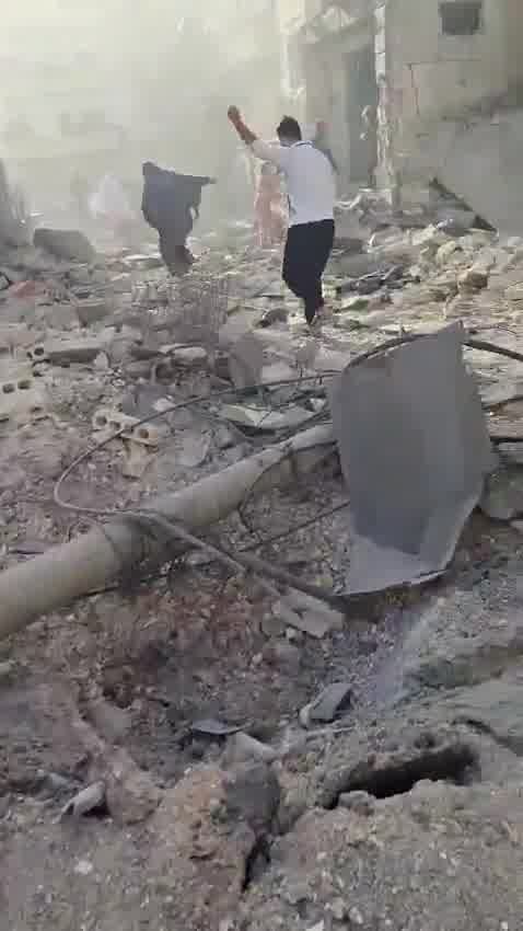 Casualties as a result of airstrikes by the Sukhoi 22 aircraft in a residential neighborhood in the center of Idlib city a short while ago