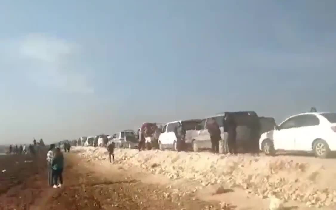 Tel Rifat: Tens of thousands of people are still waiting for a corridor to be opened. They had to spend the night on the street amid freezing temperatures, no water and no food. These are the IDPs from Afrin who settled in Tal Rifaat fleeing from the invasion of Afrin