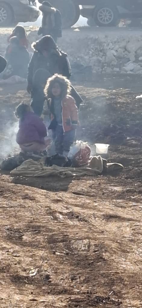 Tel Rifat: Tens of thousands of people are still waiting for a corridor to be opened. They had to spend the night on the street amid freezing temperatures, no water and no food. These are the IDPs from Afrin who settled in Tal Rifaat fleeing from the invasion of Afrin 