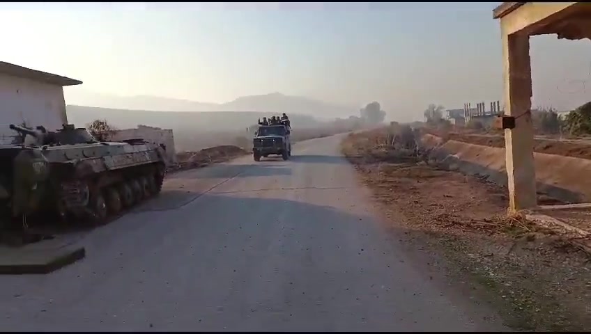 Rebels inside the town of Al-Amqiyah in Saha al-Ghab