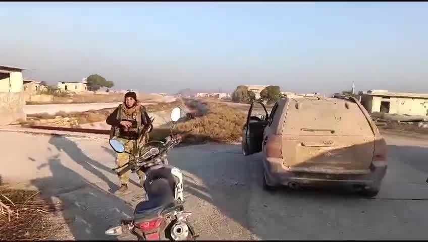 Rebels inside the town of Al-Amqiyah in Saha al-Ghab