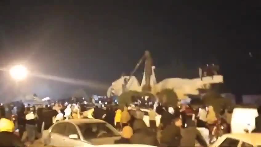 Hafez al-Assad statue toppled at southern entrance to Hama