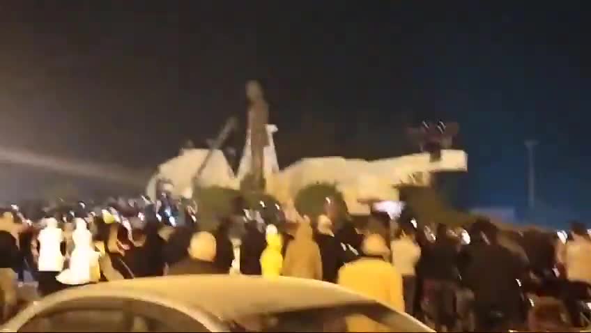 Hafez al-Assad statue toppled at southern entrance to Hama