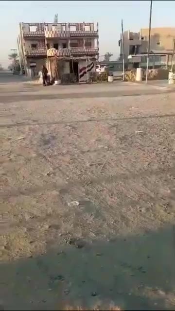 Suriye'nin doğusundaki Deyr ez-Zor'a bağlı El-Kuriye kentinden Esad güçlerinin (4. Tümen ve 17. Tümen) çekilişini gösteren bir video