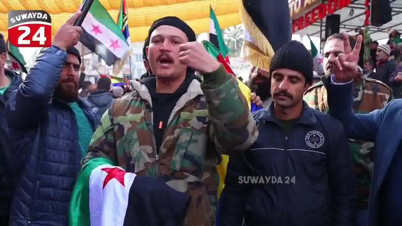 A member of the Syrian army announces his defection in Al-Karamah Square in the center of Sweida in an interview with the Sweida 24 camera, and confirms that the civil groups worked to secure and protect him.