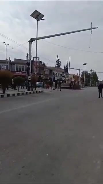 South Syria: after Daraa, now Quneitra province. Southern Rebels took over the town of Khan Arnabah after the withdrawal of Assad's troops.  It's the main town of the province