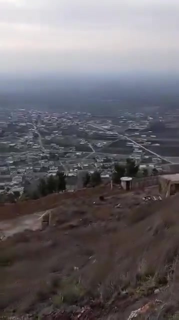 South Syria: Russian troops are also leaving Daraa province, following path of Assad's forces. Southern Rebels took control of Tell Harra where Russians had a base. Syria: the Russian flag is again hoisted on the strategic Tell Harra in the West Daraa countryside. Former Russian SIGINT base (until 2014), the hill overlooks a wide area including parts of Golan