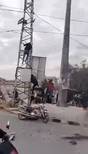 Removing images of Pro-Assad forces symbols after government forces withdraw from Darayya city in Damascus countryside