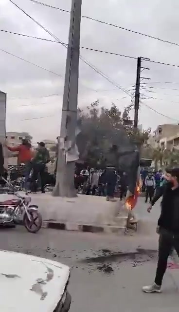 Removing images of Pro-Assad forces symbols after government forces withdraw from Darayya city in Damascus countryside