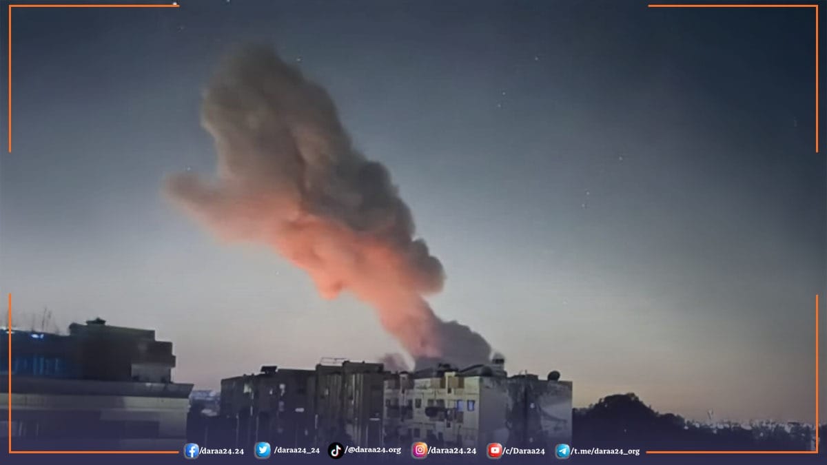 Südsyrien: Israelische Truppen rückten heute Morgen in der Provinz Quneitra vor und erreichten die Außenbezirke der Stadt Hader (~2 km vom Grenzzaun entfernt). Die israelische Armee führte auch neue Wellen von Luftangriffen in den Provinzen Daraa, Damaskus und Suwayda durch.