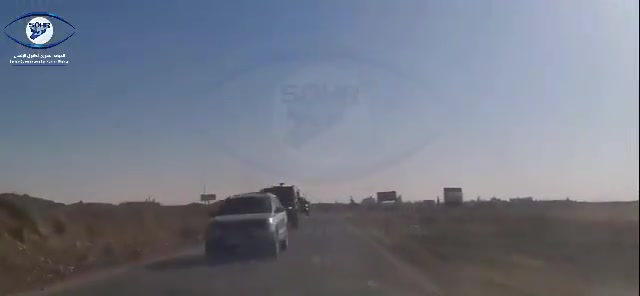 A checkpoint affiliated with the SDF blocks the path of a Russian convoy and forces it to return to the Sarrin base in the countryside of Ain Issa, north of Raqqa