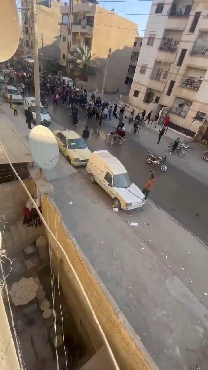 Deir Ezzor: Demonstranten skandieren gegen SDF: Das Volk will den Einmarsch der FSA