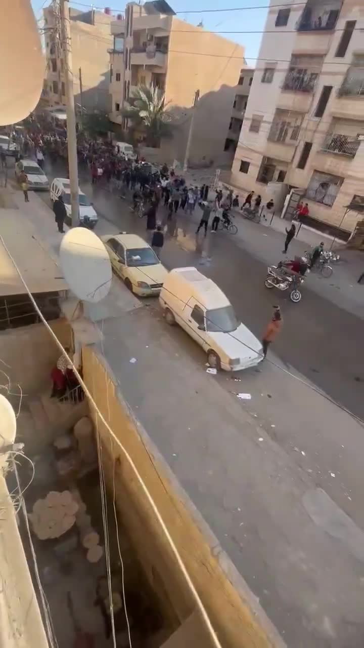 Deir Ezzor: Protesters chant against SDF: The people want the FSA to enter