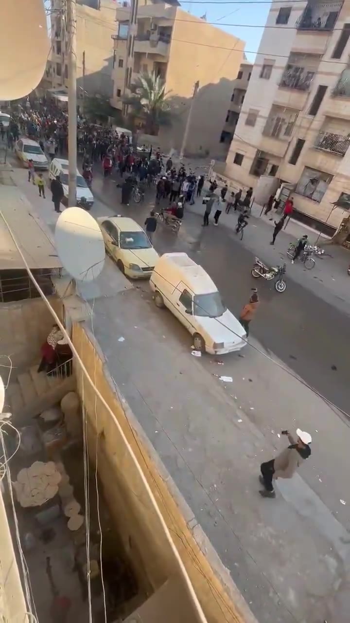 Deir Ezzor: Protesters chant against SDF: The people want the FSA to enter