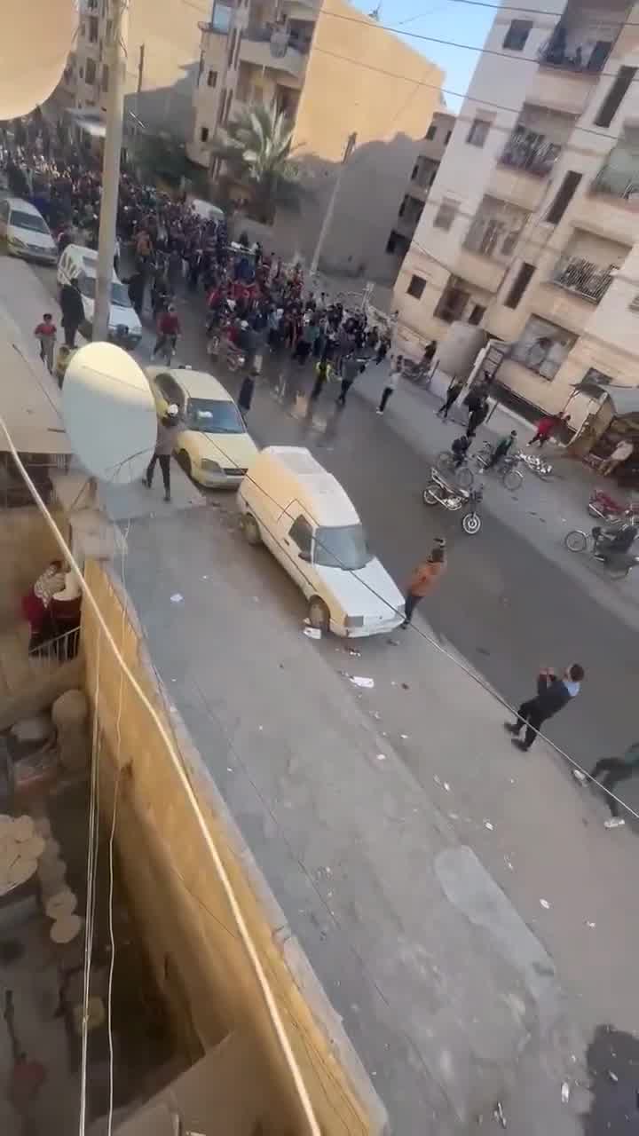 Deir Ezzor: Protesters chant against SDF: The people want the FSA to enter