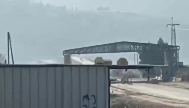 This video captures an SNA convoy attempting to cross the Qaraqozak Bridge but ultimately being repelled, forcing them to abandon their armored vehicle