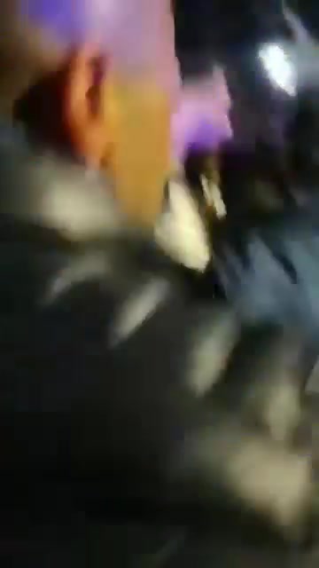 Syrie : première manifestation ce soir à Tartous depuis la chute d'Assad, avec des gens se plaignant devant le QG de la police du laxisme dans certains cas de vol/criminalité