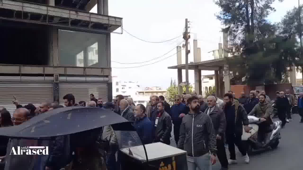 In de straten van de stad Sweida vond een demonstratie plaats. De demonstranten verwierpen wat ze de recycling van politieke en religieuze leiders noemden die verbonden waren met het gevallen regime. Ze bevestigden dat deze symbolen niet de leiding zullen nemen in de volgende fase.