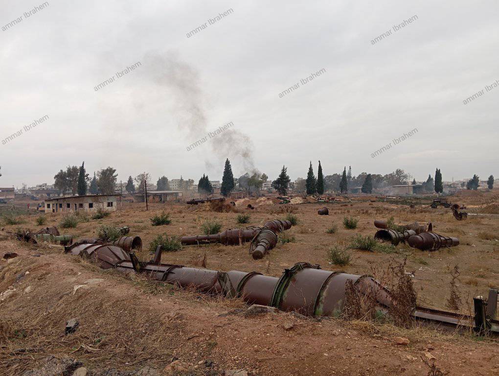 Today an explosion was provoked by people cutting old air defense missiles (to recover and sell parts) in Homs-city, damaging several buildings.