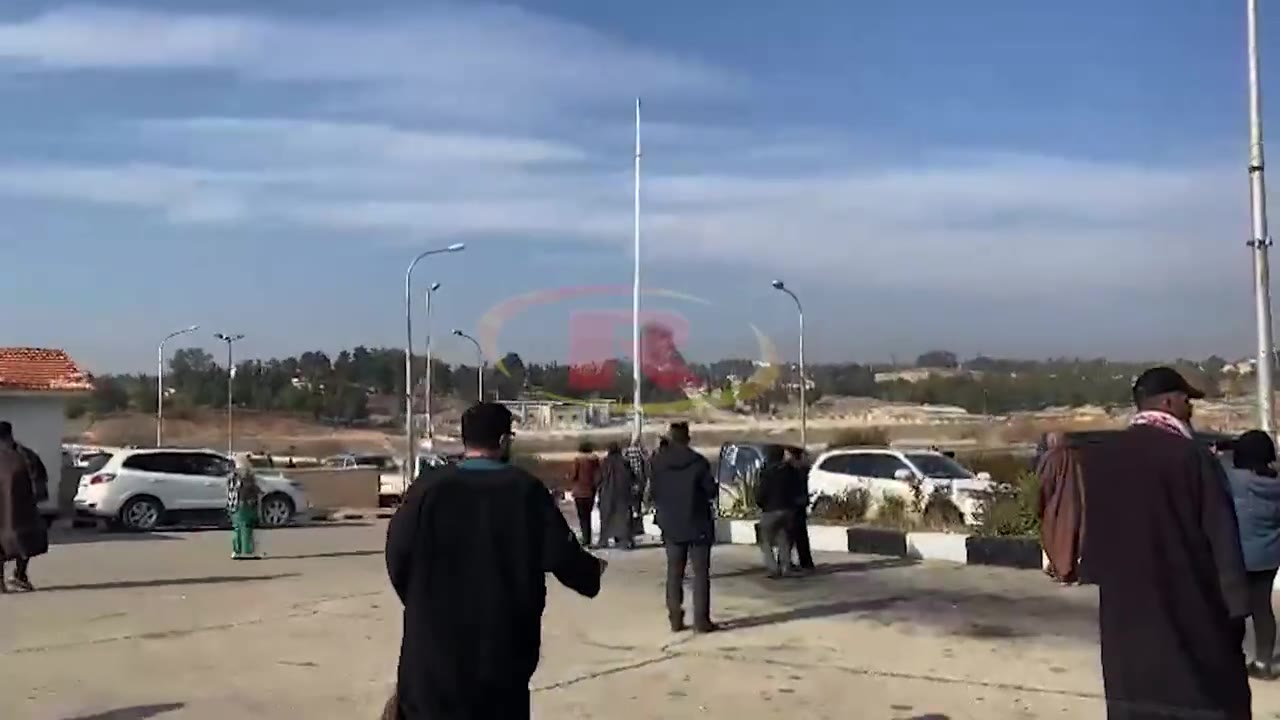 Er zijn nieuwe luchtaanvallen gemeld nabij de Tishrin-dam en de demonstranten arriveren bij de dam