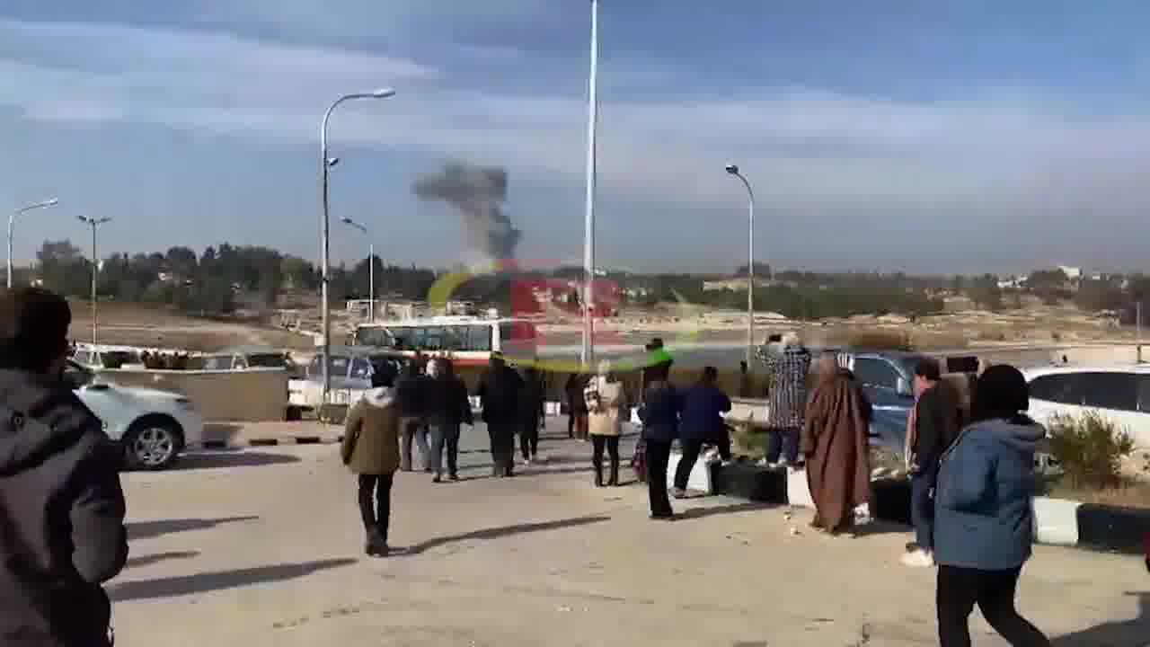 Er zijn nieuwe luchtaanvallen gemeld nabij de Tishrin-dam en de demonstranten arriveren bij de dam